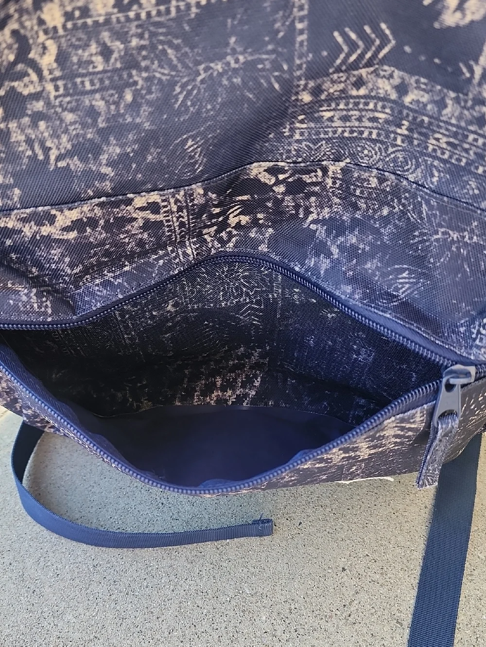 NWOT Billabong Navy Blue/Tan Patterned Backpack